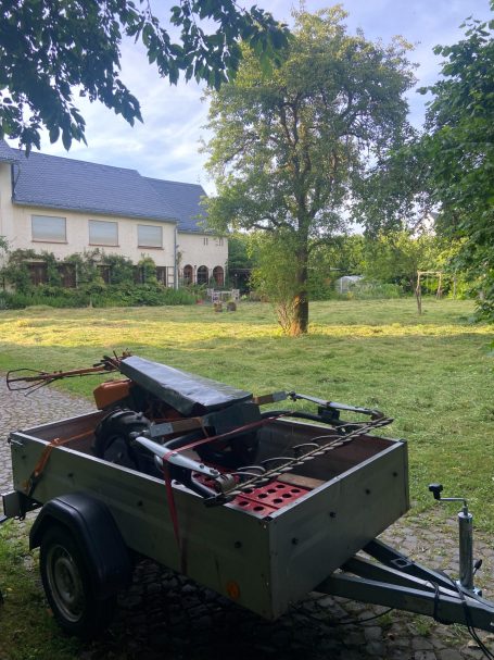Mähen von großen Gartenwiesen Mähen von großen Gartenwiesen